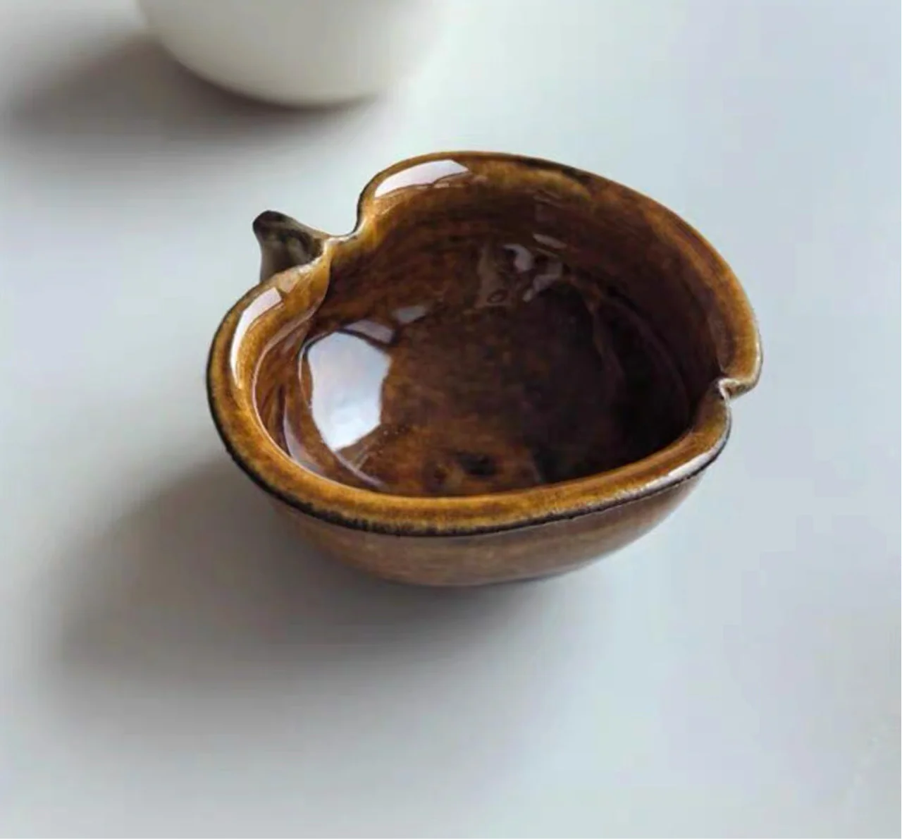 古谷浩一 Hirokazu Furutani Handmade Earthenware iron sprinkled apple bowl-Caramel Glazed - Image 9