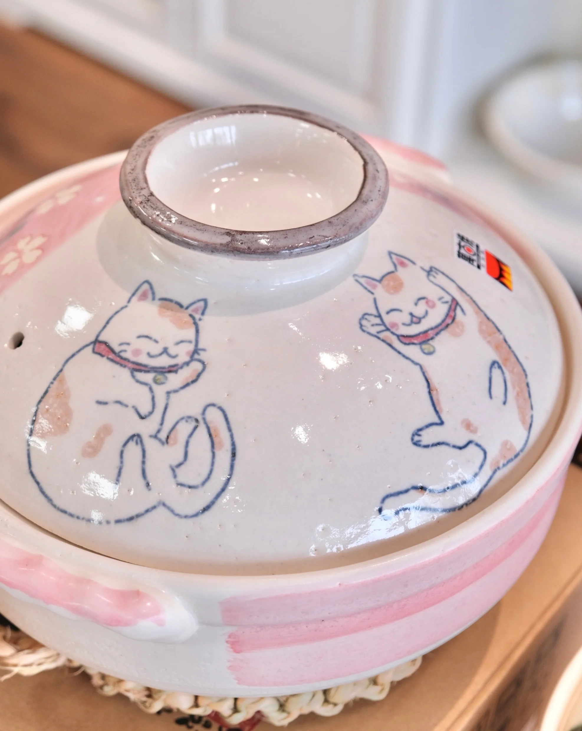 Japan Made Cat Banko ware 2.3L/Size 8 Donabe/Clay Pot - Image 4