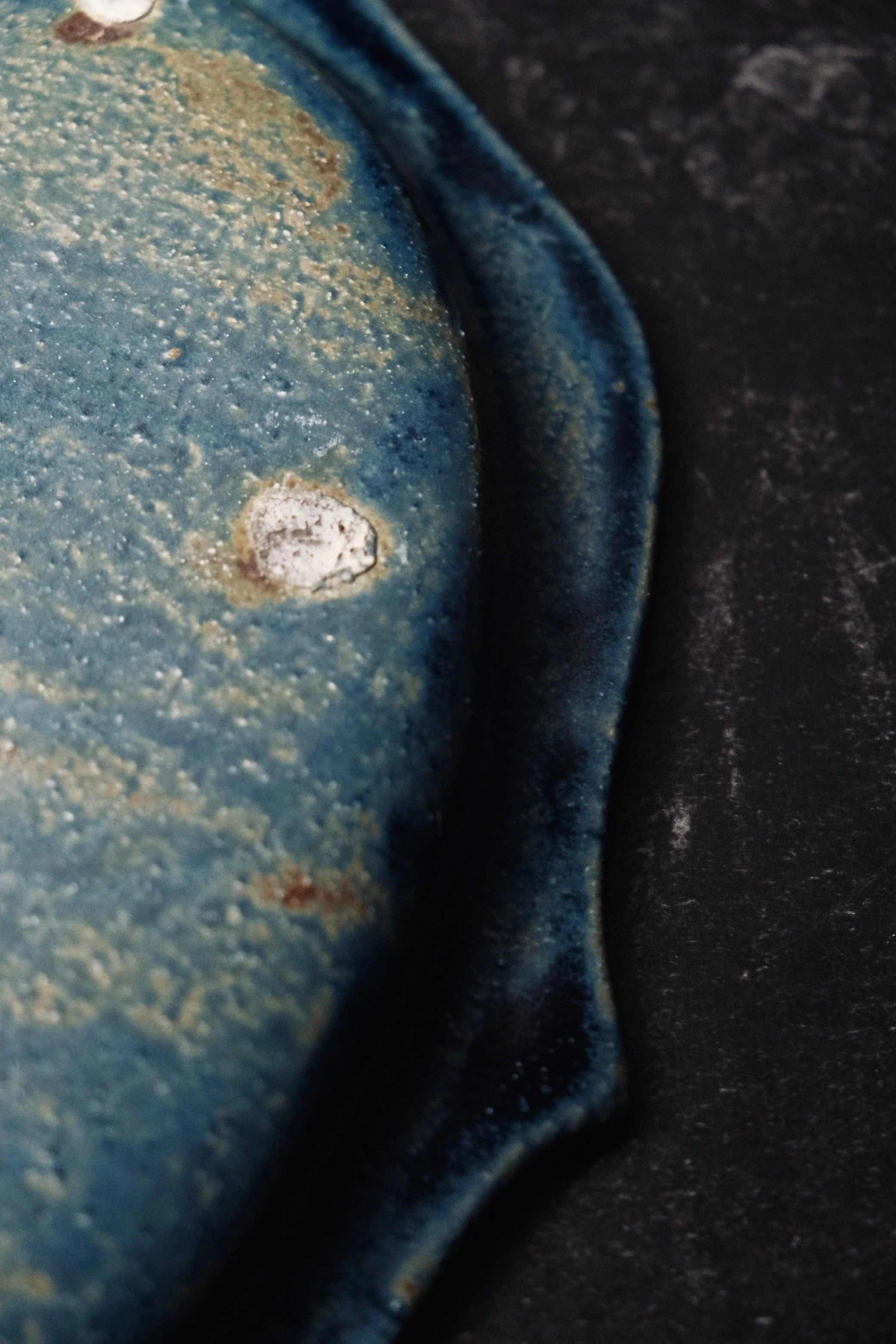 YUMITATE GAMA—山本一仁 handmade vintage ceramic large oval plate(Blue) - Image 4
