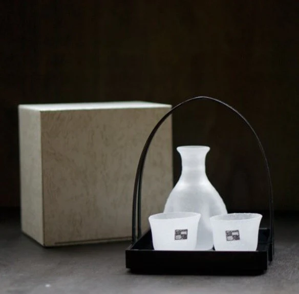 Hirota Frozen Glass Sake SET With Lacquer Tray, "SNOWSTORM", Pitcher + 2 Cups - Image 3