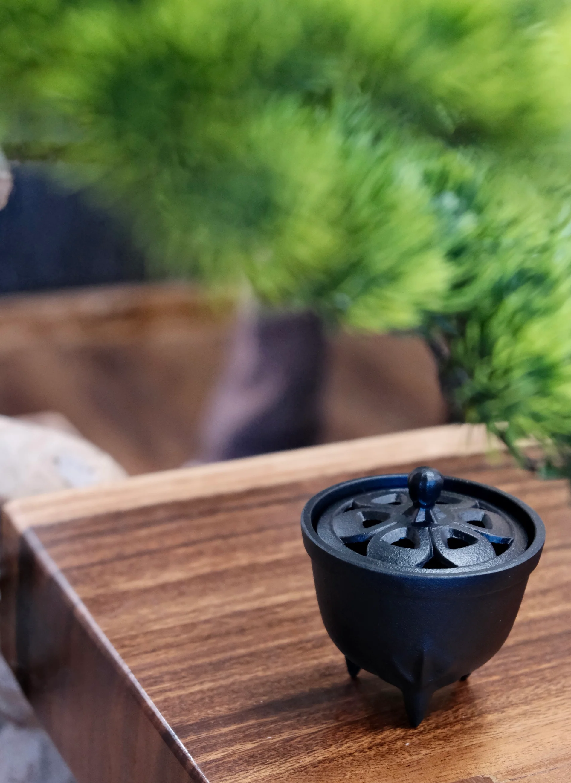 IWACHU Nambu Tekki Cast Iron Season Incense Burner（Gift Box） - Image 3
