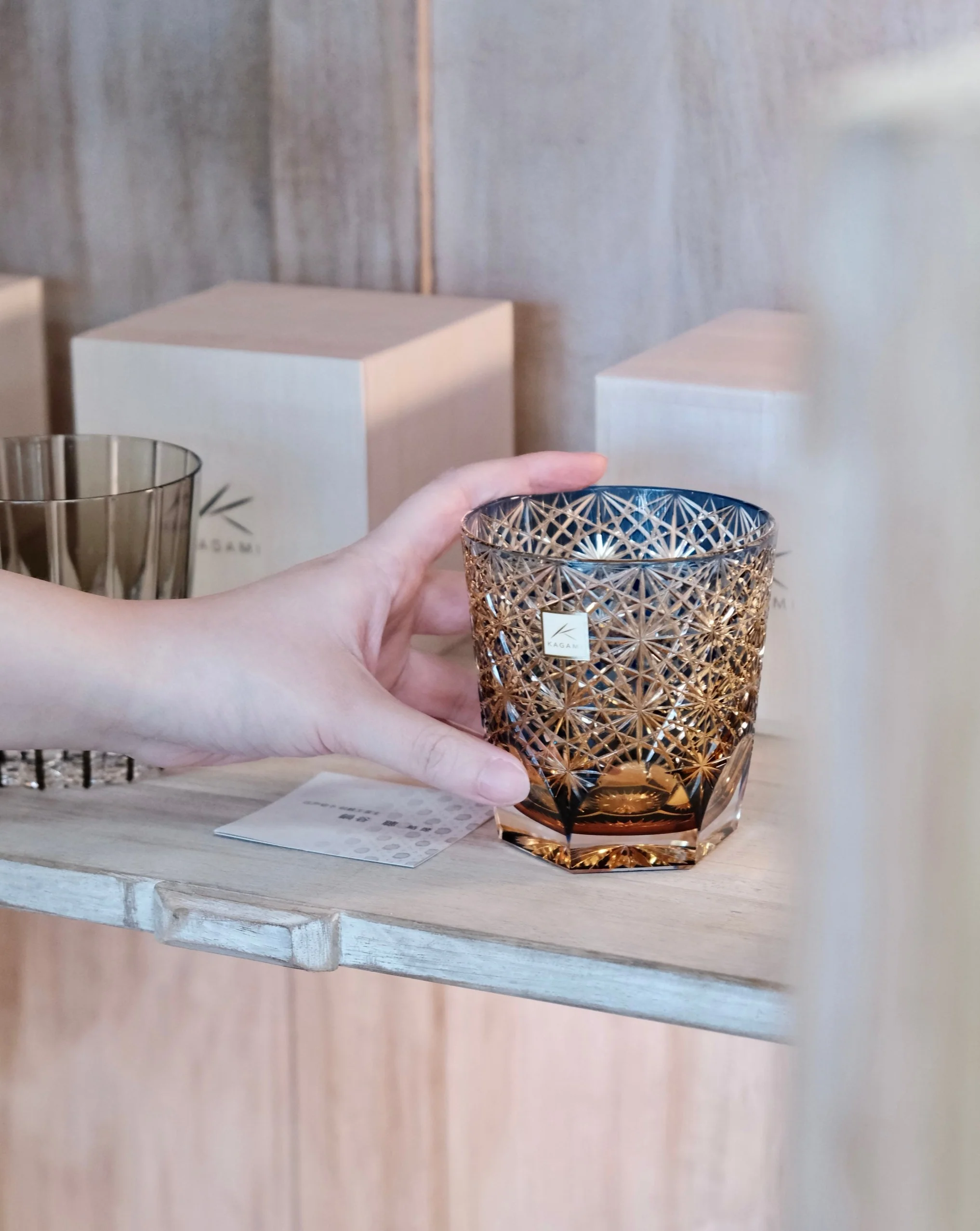 [KAGAMI CRYSTAL] | EDO KIRIKO | KASANEIROME OGIKU (CHRYSANTHEMUM IN ABUNDANCE) Whiskey Glass - Image 2