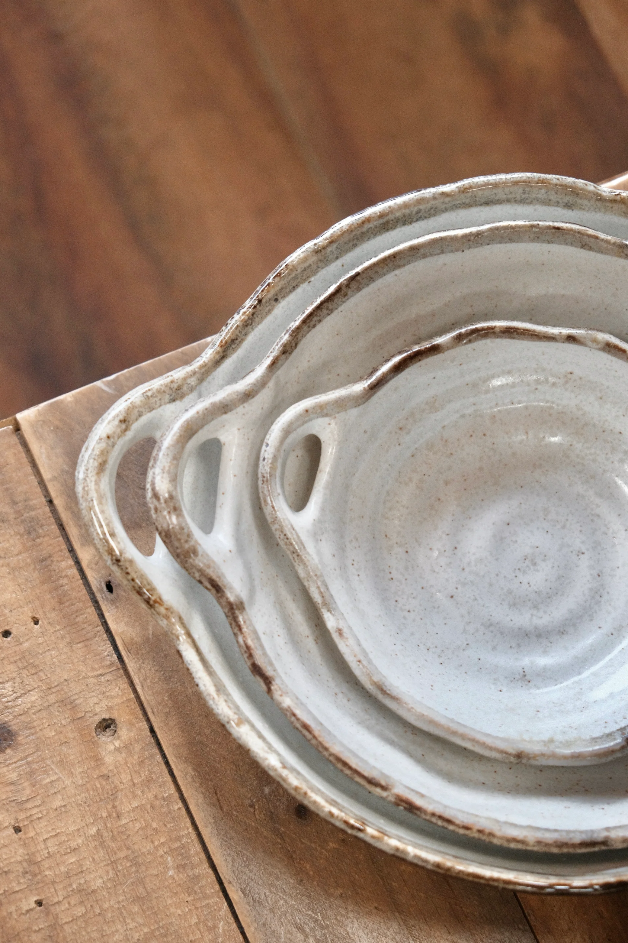 SHIROKARATSU Mino Ware Ceramic Handle Plate (three sizes) - Image 4