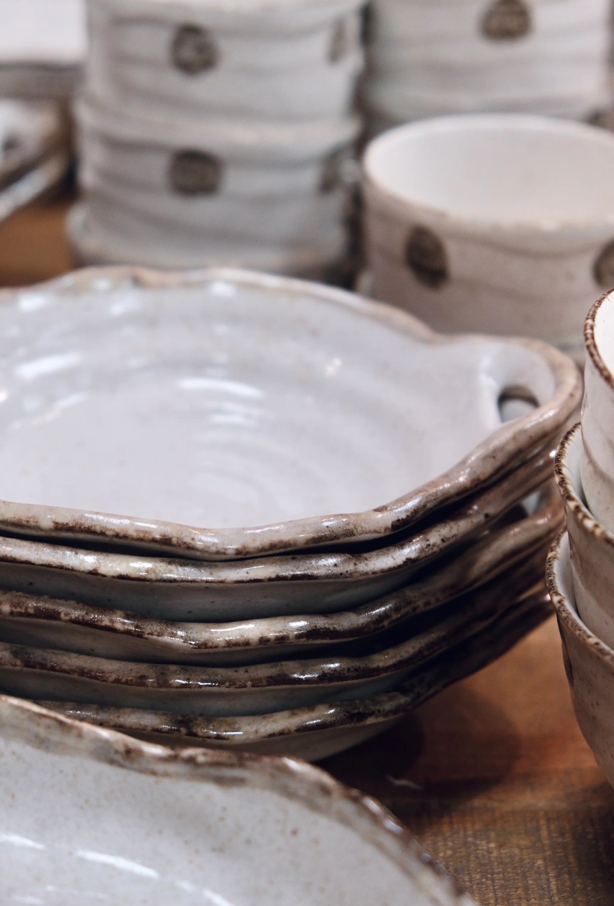 SHIROKARATSU Mino Ware Ceramic Handle Plate (three sizes) - Image 9