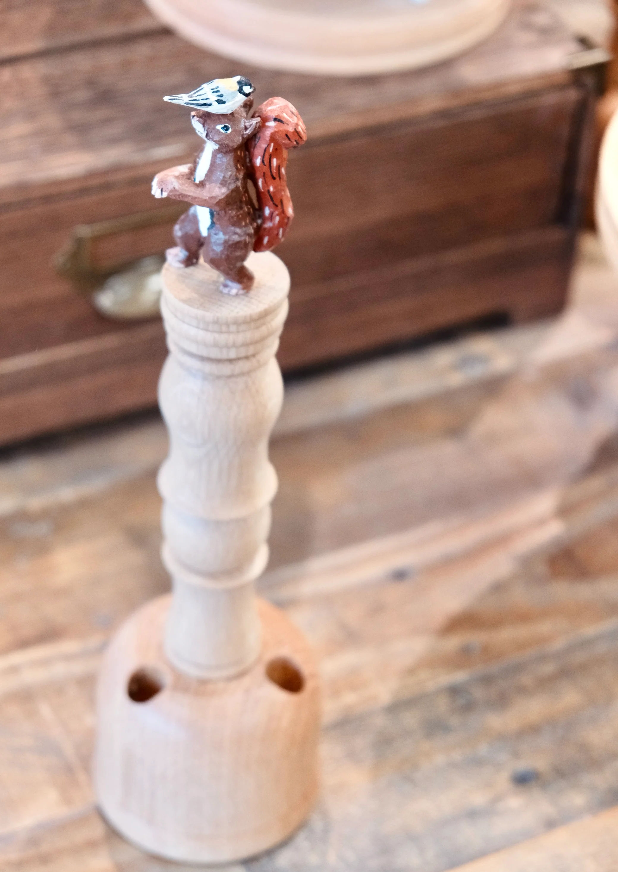 Artisans-Rebmob木工 handmade wood squirrel vase (come with glass tube) - Image 6