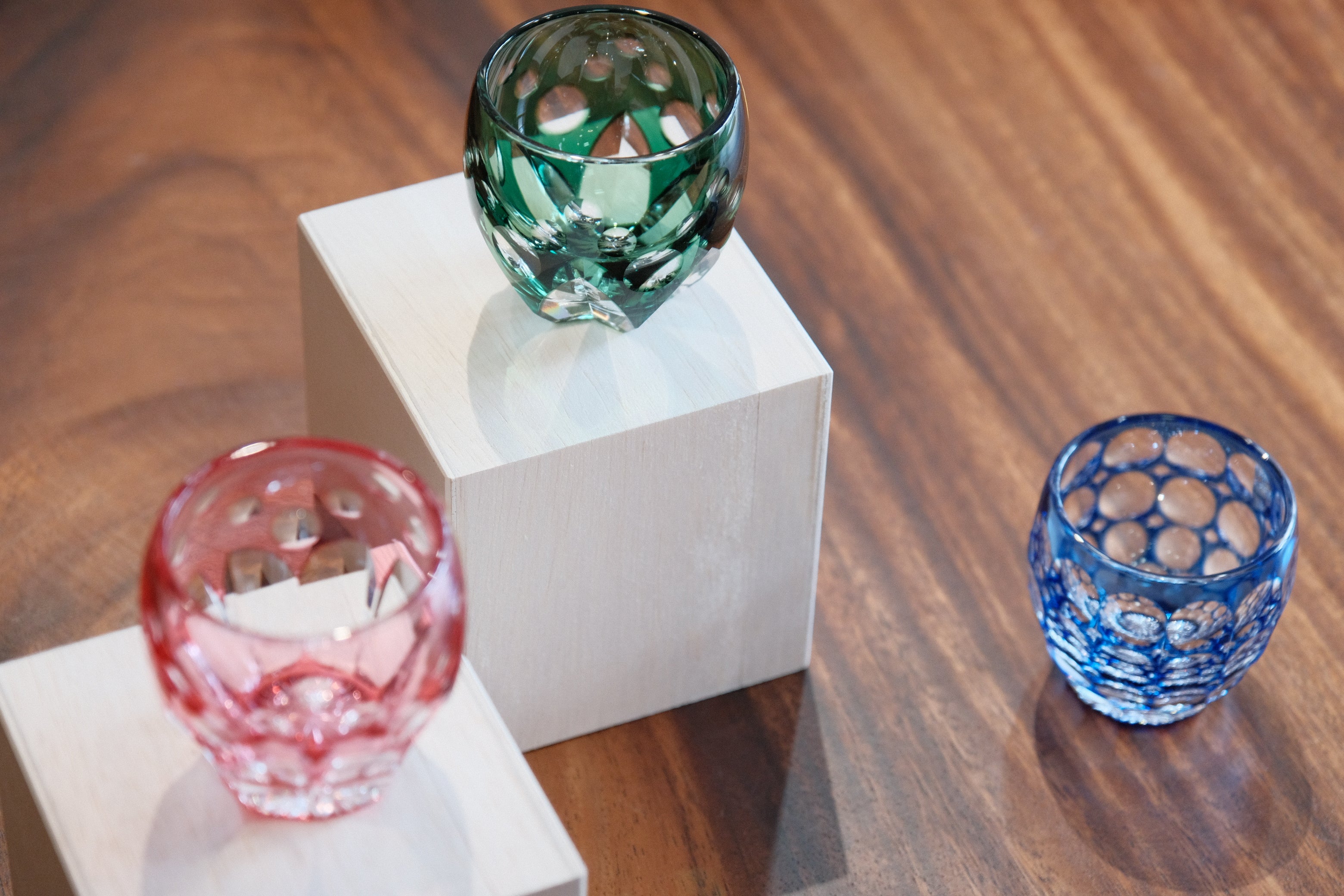 [SAKE CUP] SAKE CUP DAFFODIL BY SATOSHI NABETANI MASTER OF TRADITIONAL CRAFTS | EDO KIRIKO | KAGAMI CRYSTAL (Copy) - Image 4