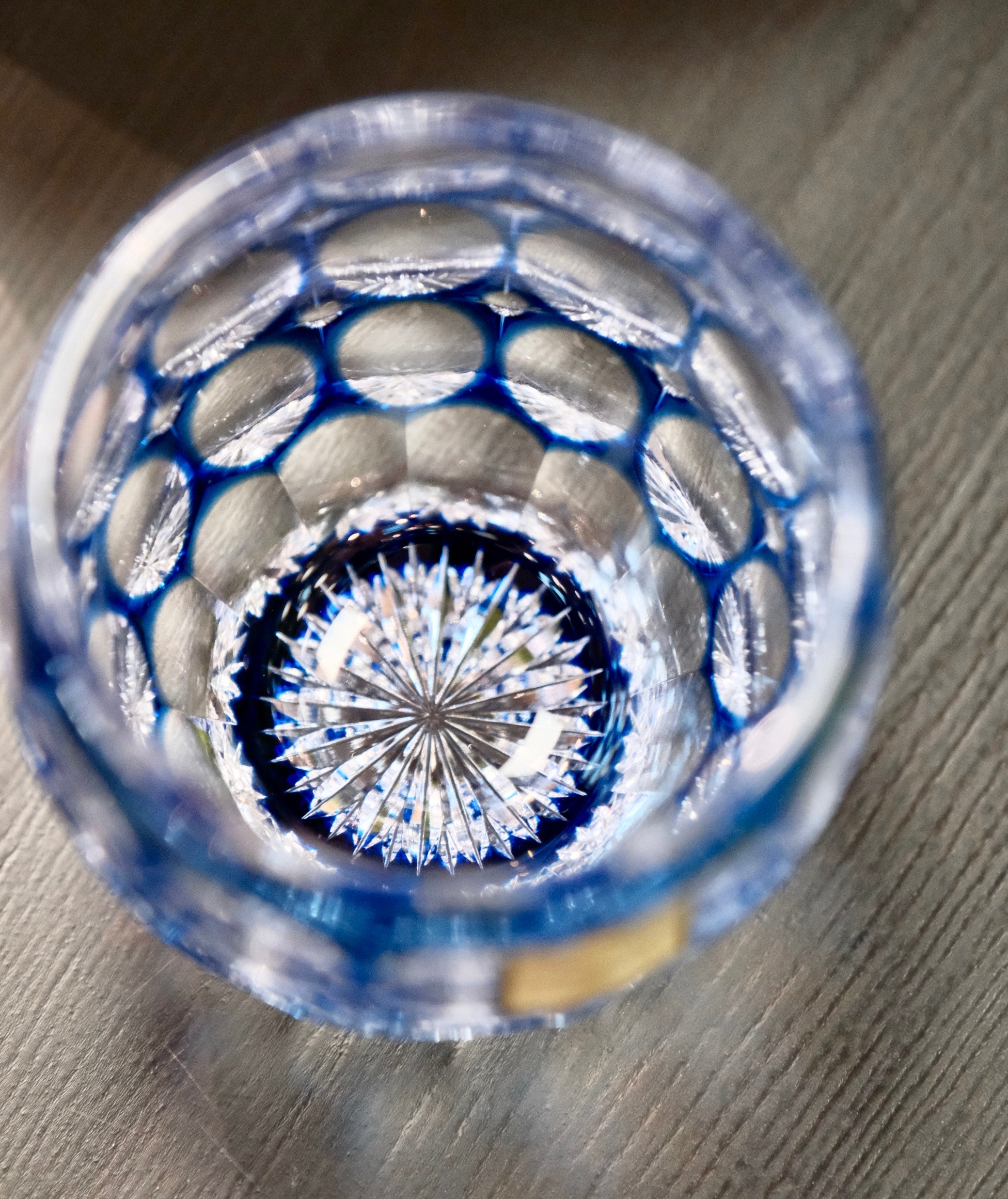 [SAKE CUP] SAKE CUP HYDRANGEA BY SATOSHI NABETANI MASTER OF TRADITIONAL CRAFTS | EDO KIRIKO | KAGAMI CRYSTAL - Image 2