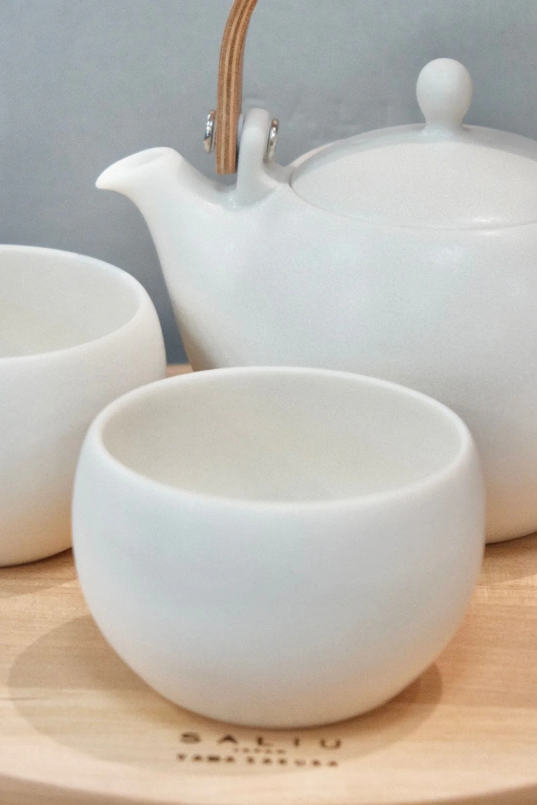 SALIU YUI Earthen Teapot Japanese Tea Pot Gift Set (White)330ml - Image 4