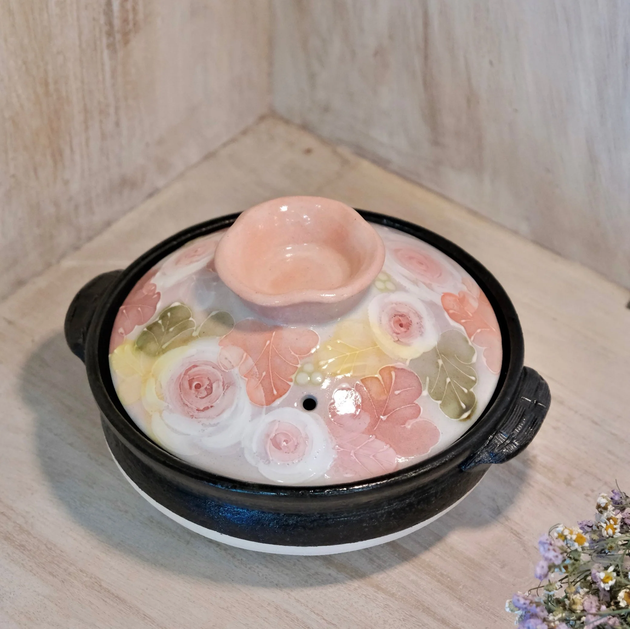 YUZURIHA FLOWER HANDMADE Flower Size 6 Donabe/0.9L Clay pot - Image 5